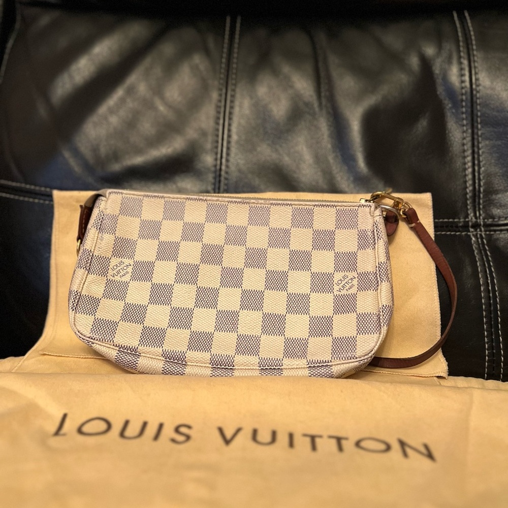 Louis Vuitton white wristlet bag/purse